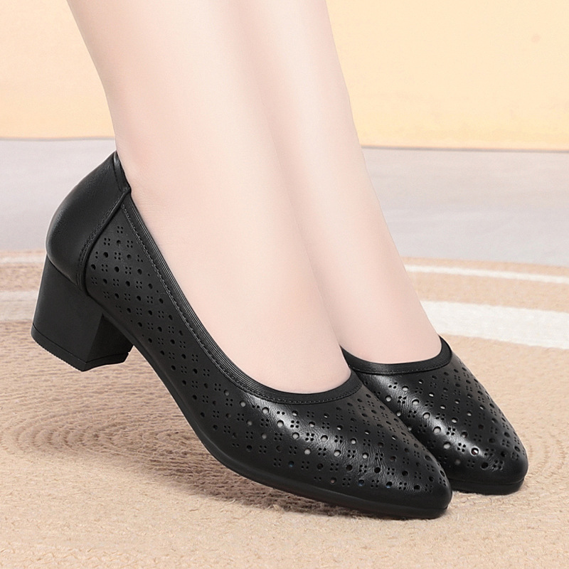 Beige Mary Jane Shoes With Adj - Ankle Strap Attachment reseña y precio